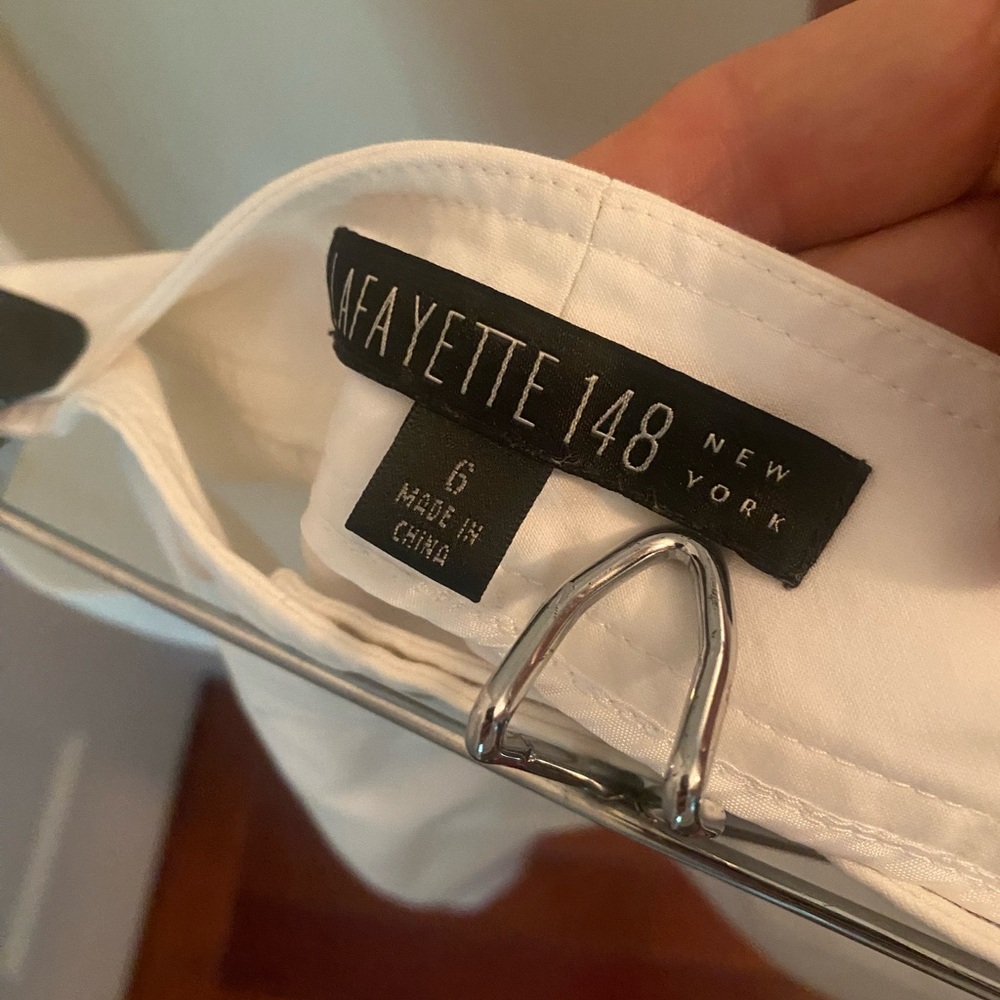Chic Shorts Lafayette 148 in White